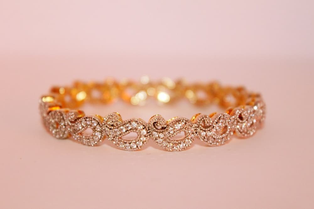 Gucci × Bracelete Gucci Double G em Prata